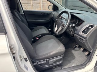 /photos/11381/e26e7317-93a2-31a4-8cda-db4b2ed1b659_i320x240.jpg